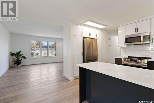 2 Davidson Crescent, Saskatoon, SK - Indoor Photo Showing Kitchen