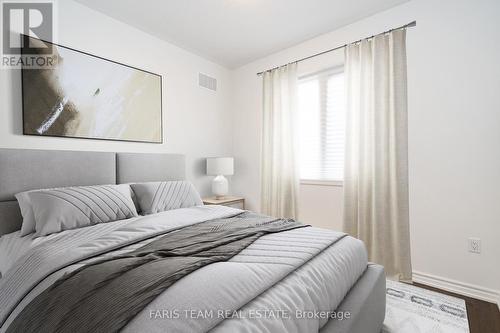 48 Mcbride Trail, Barrie, ON - Indoor Photo Showing Bedroom