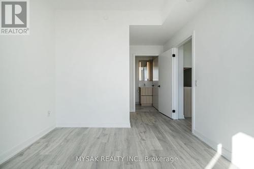 906 - 220 Missinihe Way, Mississauga, ON - Indoor Photo Showing Other Room