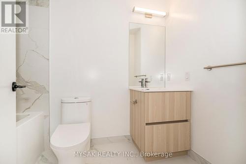 906 - 220 Missinihe Way, Mississauga, ON - Indoor Photo Showing Bathroom