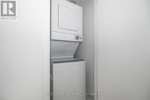 906 - 220 Missinihe Way, Mississauga, ON - Indoor Photo Showing Laundry Room