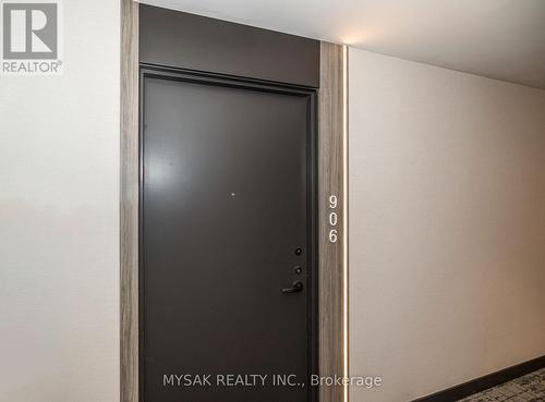 906 - 220 Missinihe Way, Mississauga, ON - Indoor Photo Showing Other Room