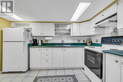 1212 Glencairn Avenue, Toronto, ON - Indoor Photo Showing Kitchen