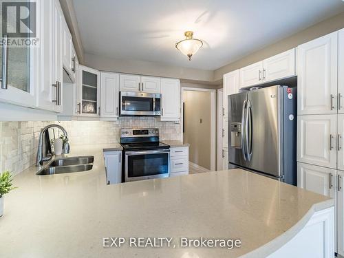 449 Greenpark Crescent, Mississauga, ON - Indoor Photo Showing Kitchen With Double Sink