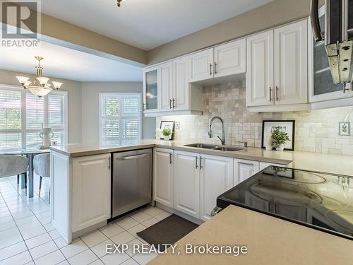 449 Greenpark Crescent, Mississauga, ON - Indoor Photo Showing Kitchen With Double Sink