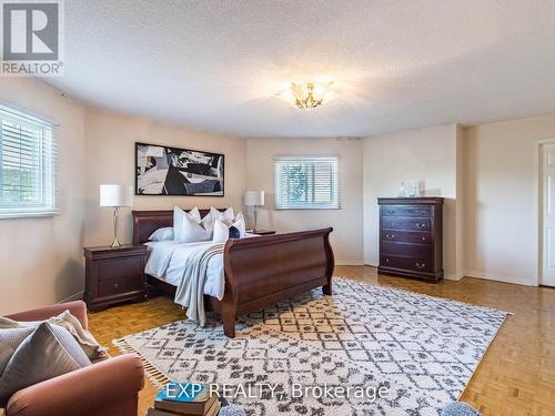 449 Greenpark Crescent, Mississauga, ON - Indoor Photo Showing Bedroom