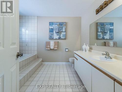 449 Greenpark Crescent, Mississauga, ON - Indoor Photo Showing Bathroom