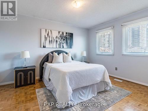 449 Greenpark Crescent, Mississauga, ON - Indoor Photo Showing Bedroom