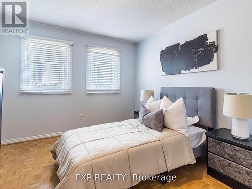 449 Greenpark Crescent, Mississauga, ON - Indoor Photo Showing Bedroom