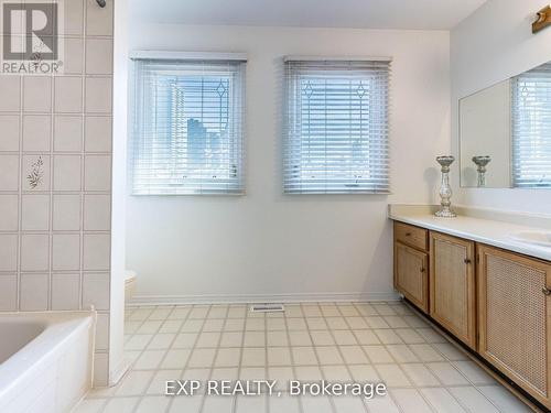 449 Greenpark Crescent, Mississauga, ON - Indoor Photo Showing Bathroom