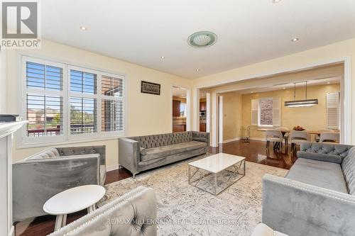 9 Watchman Road, Brampton, ON - Indoor Photo Showing Living Room