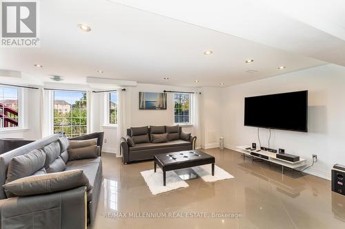 9 Watchman Road, Brampton, ON - Indoor Photo Showing Living Room