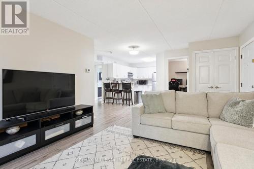 119 - 2030 Cleaver Avenue, Burlington, ON - Indoor Photo Showing Living Room