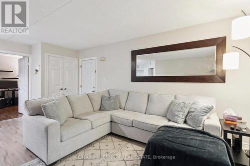 119 - 2030 Cleaver Avenue, Burlington, ON - Indoor Photo Showing Living Room