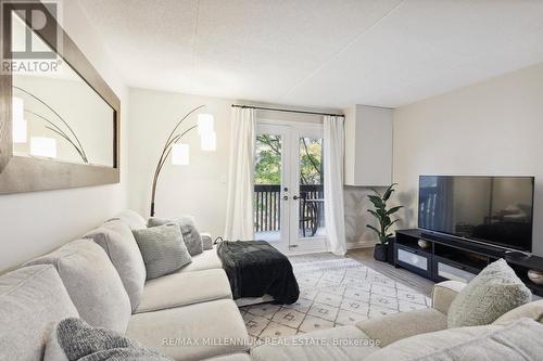 119 - 2030 Cleaver Avenue, Burlington, ON - Indoor Photo Showing Living Room