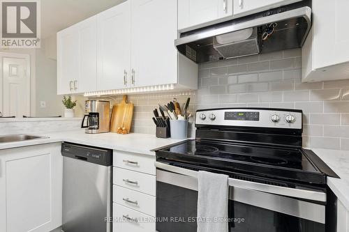 119 - 2030 Cleaver Avenue, Burlington, ON - Indoor Photo Showing Kitchen