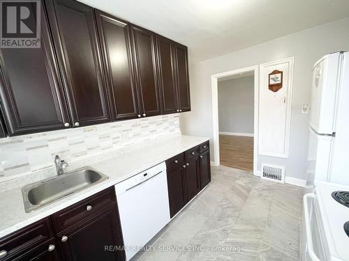 40 Elgin Street N, Cambridge, ON - Indoor Photo Showing Kitchen