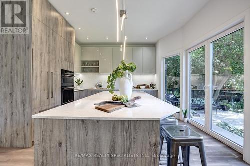 1310 Martley Drive, Mississauga, ON - Indoor Photo Showing Kitchen With Upgraded Kitchen