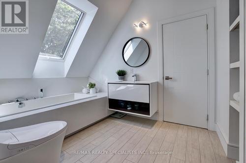 1310 Martley Drive, Mississauga, ON - Indoor Photo Showing Bathroom