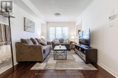 2396 Baronwood Drive, Oakville, ON - Indoor Photo Showing Living Room