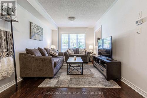 2396 Baronwood Drive, Oakville, ON - Indoor Photo Showing Living Room