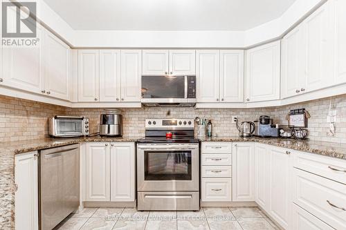 2396 Baronwood Drive, Oakville, ON - Indoor Photo Showing Kitchen With Upgraded Kitchen