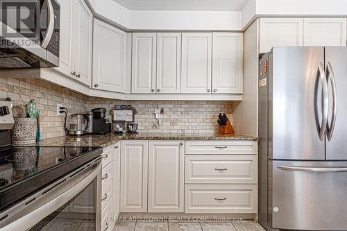 2396 Baronwood Drive, Oakville, ON - Indoor Photo Showing Kitchen