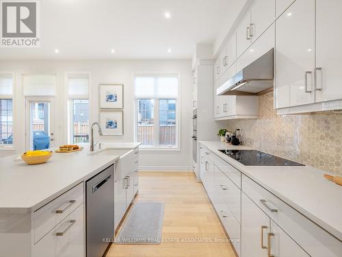 161 First Nations Trail, Vaughan, ON - Indoor Photo Showing Kitchen With Upgraded Kitchen