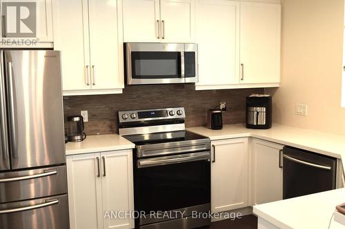 2261 Buroak Drive, London, ON - Indoor Photo Showing Kitchen