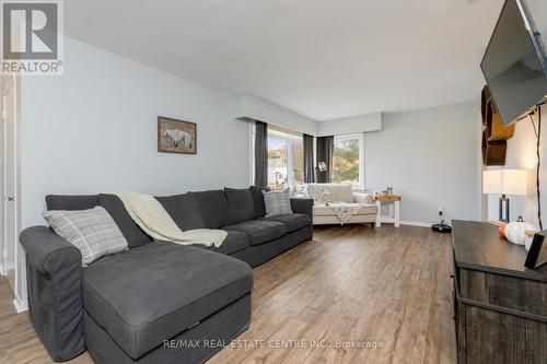 520 Waterloo Street, Wellington North, ON - Indoor Photo Showing Living Room