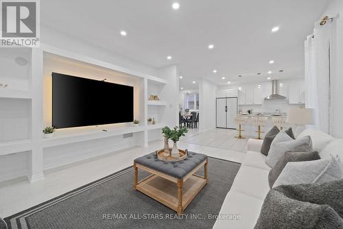 27 Carew Boulevard, Kawartha Lakes (Lindsay), ON - Indoor Photo Showing Living Room