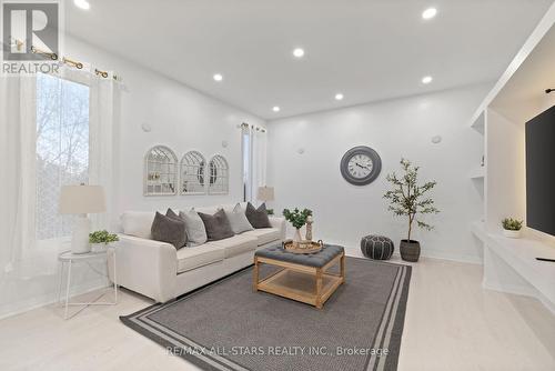 27 Carew Boulevard, Kawartha Lakes (Lindsay), ON - Indoor Photo Showing Living Room