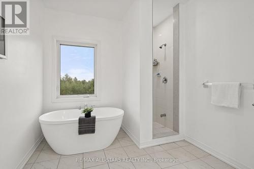 27 Carew Boulevard, Kawartha Lakes (Lindsay), ON - Indoor Photo Showing Bathroom