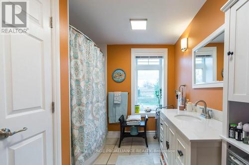 103 - 145 Farley Avenue, Belleville, ON - Indoor Photo Showing Bathroom