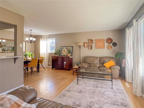 74 Elmdale Boulevard, Brandon, MB - Indoor Photo Showing Living Room