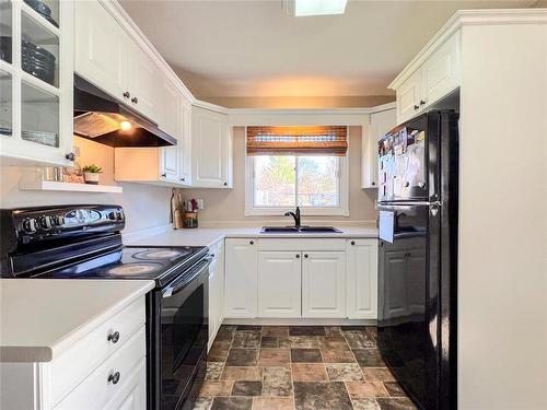 74 Elmdale Boulevard, Brandon, MB - Indoor Photo Showing Kitchen