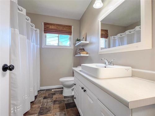 74 Elmdale Boulevard, Brandon, MB - Indoor Photo Showing Bathroom