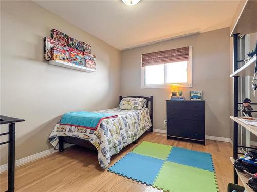 74 Elmdale Boulevard, Brandon, MB - Indoor Photo Showing Bedroom