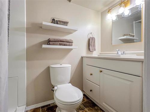 74 Elmdale Boulevard, Brandon, MB - Indoor Photo Showing Bathroom