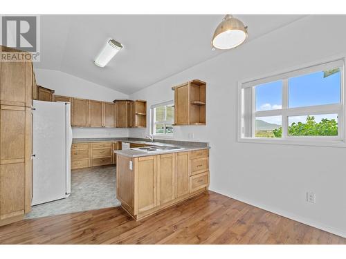 1415 Ranch Road, Kamloops, BC - Indoor Photo Showing Kitchen With Double Sink