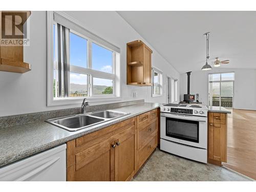 1415 Ranch Road, Kamloops, BC - Indoor Photo Showing Kitchen With Double Sink