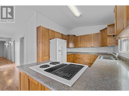 1415 Ranch Road, Kamloops, BC - Indoor Photo Showing Kitchen With Double Sink