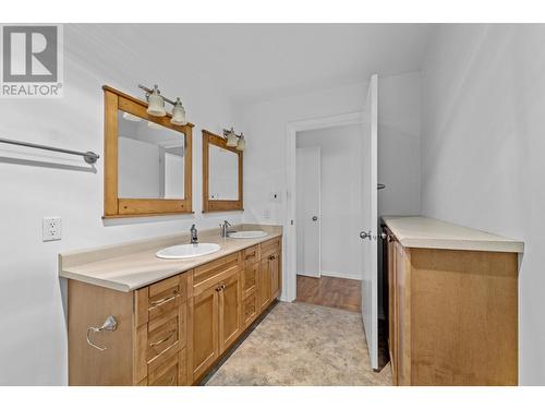 1415 Ranch Road, Kamloops, BC - Indoor Photo Showing Bathroom