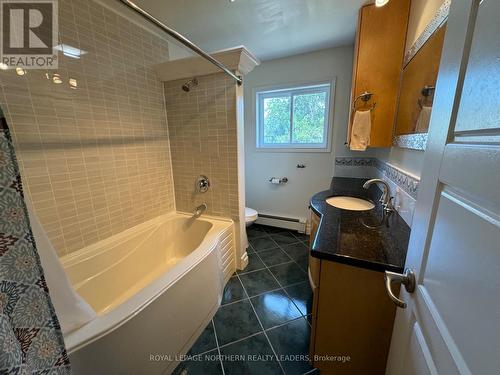 268 Hemlock Street, Timmins, ON - Indoor Photo Showing Bathroom