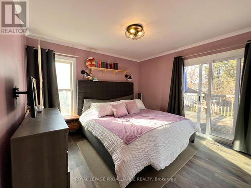 24 Russell Street, Belleville, ON - Indoor Photo Showing Bedroom