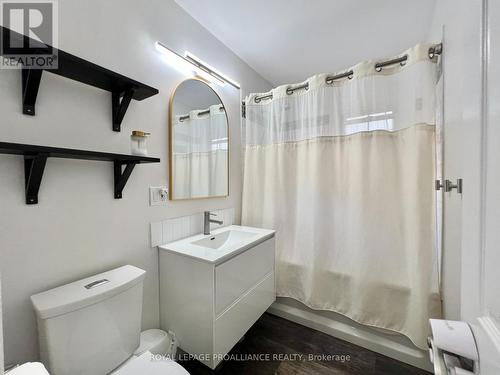 24 Russell Street, Belleville, ON - Indoor Photo Showing Bathroom