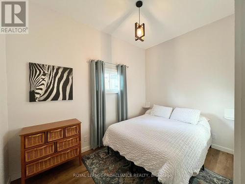 24 Russell Street, Belleville, ON - Indoor Photo Showing Bedroom