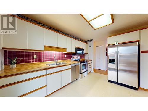 1404 4Th Avenue S, Cranbrook, BC - Indoor Photo Showing Kitchen With Stainless Steel Kitchen With Double Sink