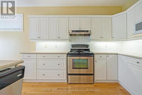 83 - 505 Blue Jay Drive, London, ON - Indoor Photo Showing Kitchen