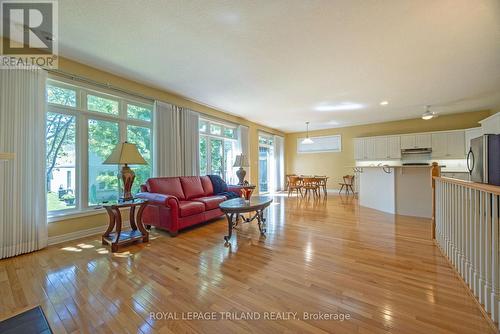 83 - 505 Blue Jay Drive, London, ON - Indoor Photo Showing Living Room